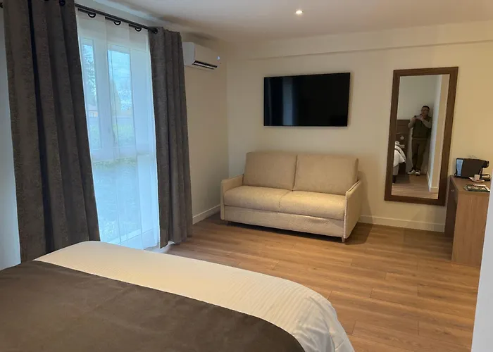La Boisse Hotels