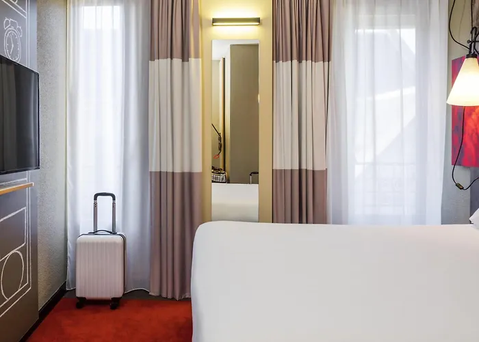Ibis Clichy Centre Mairie Hotel