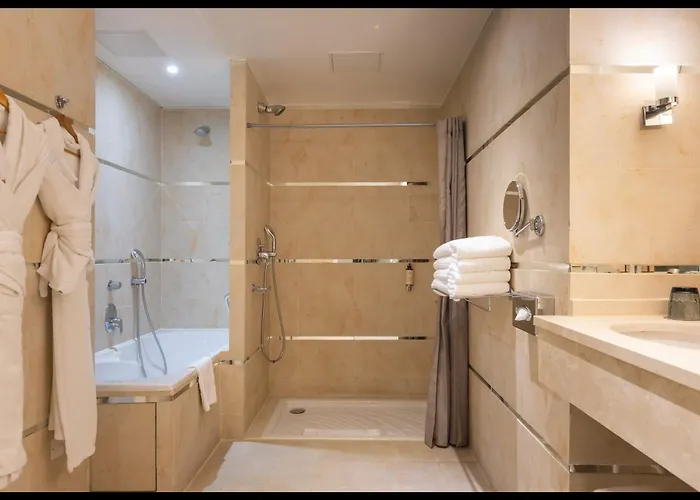 Hotel Renoir Cannes