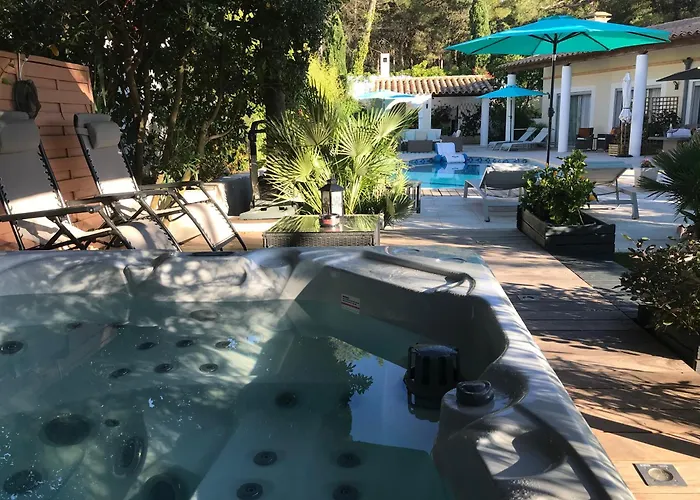 La VILLA des Cèdres&SPA, SUITE Premium, Naturiste Couples Only Agde