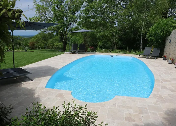 Villa Les Deux Lièvres à Villefranche-de-Rouergue avec Piscine