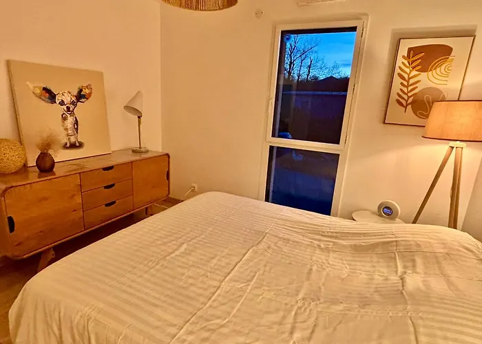 Villa contemporaine avec piscine sur 4000 m2 à Rodez 9 personnes Onet-le-Château avec Piscine