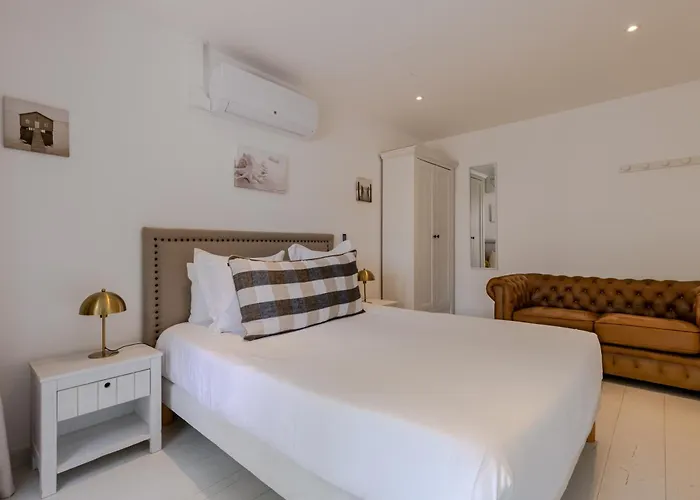 Saint-Pierre-d'Oleron Hotels