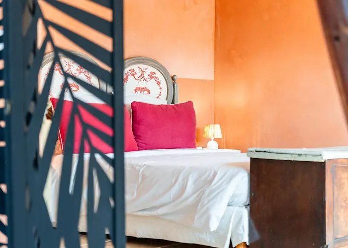 Lagnes Hotels
