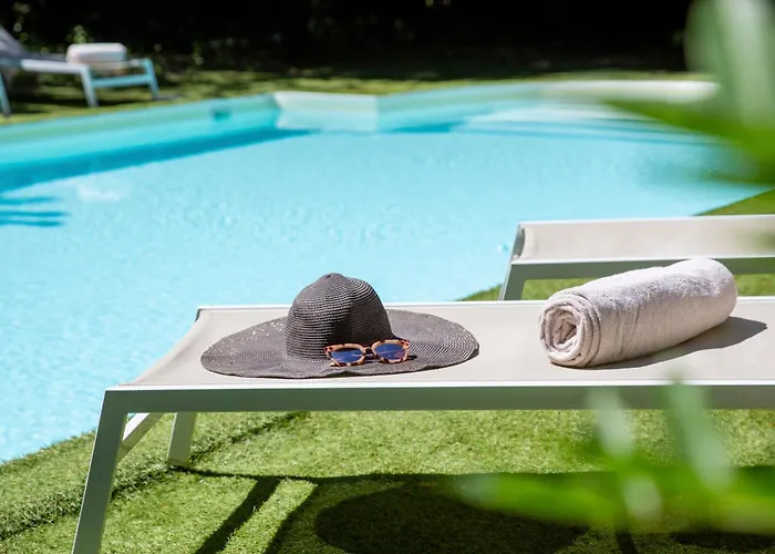 Varennes-Jarcy Hotels