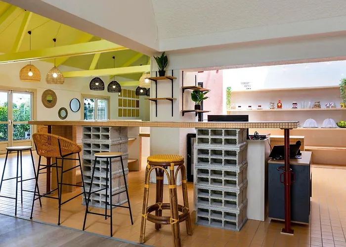 Villeneuve-la-Garenne Hotels