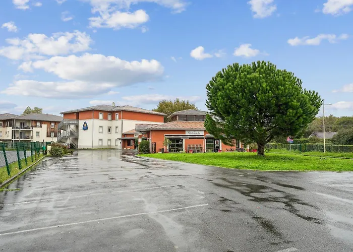 La Brede Hotels