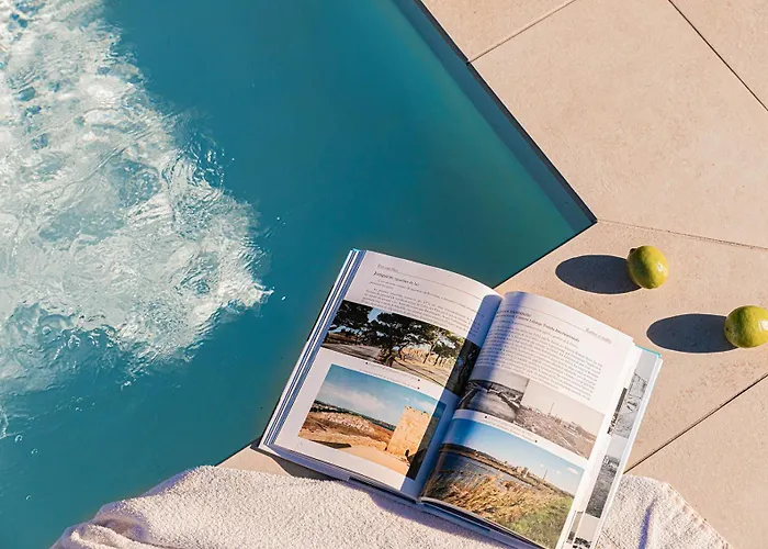 Fos-sur-Mer Hotels