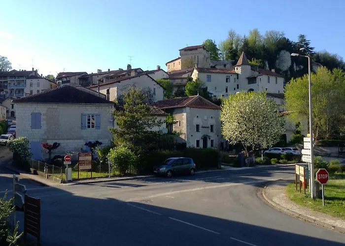 Hotels in Aubeterre-sur-Dronne