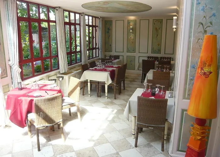 Correns Hotels