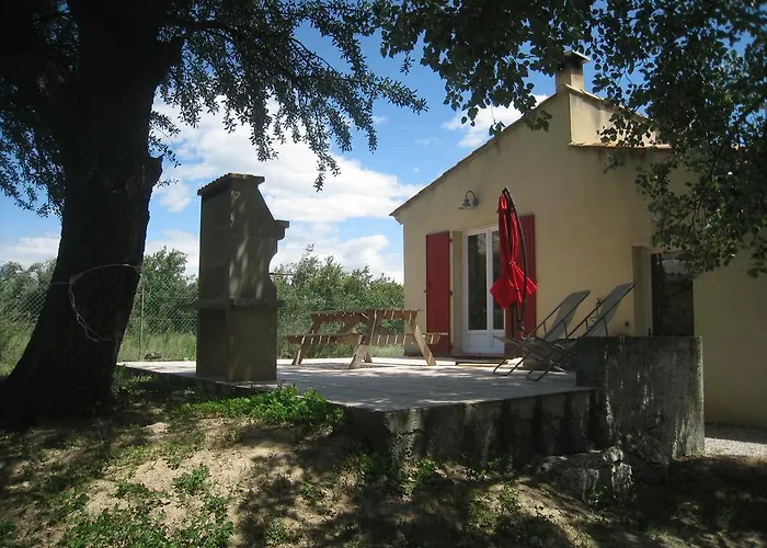 Villa Le Pas des Lanciers à Mallemort avec Piscine