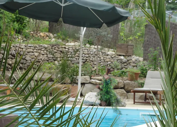 Gîtes Les 3 Cigales Vallon-Pont-dʼArc avec Piscine