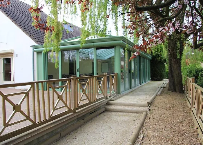 Verrieres-le-Buisson Hotels