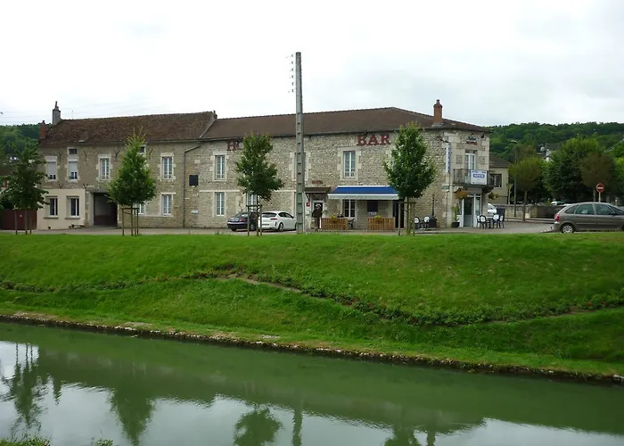 Montbard Hotels