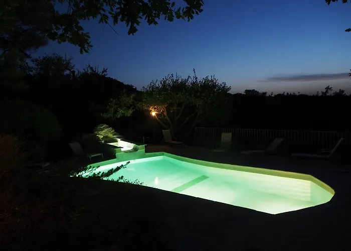 La Drugère - Gîtes et Roulottes Nyons avec Piscine