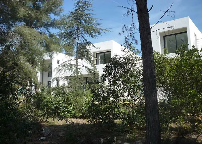 Villa Lucienne Bandol , T2 4 étoiles avec garage, dans les calanques