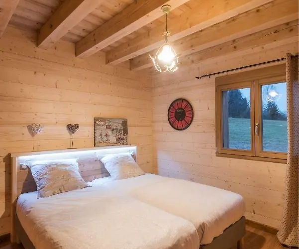 Le Domaine des Fleurs - Chalet La Reine des Prés Gérardmer avec Piscine
