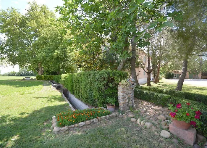 Villa le laurier à Saint-Martin-de-Crau avec Piscine