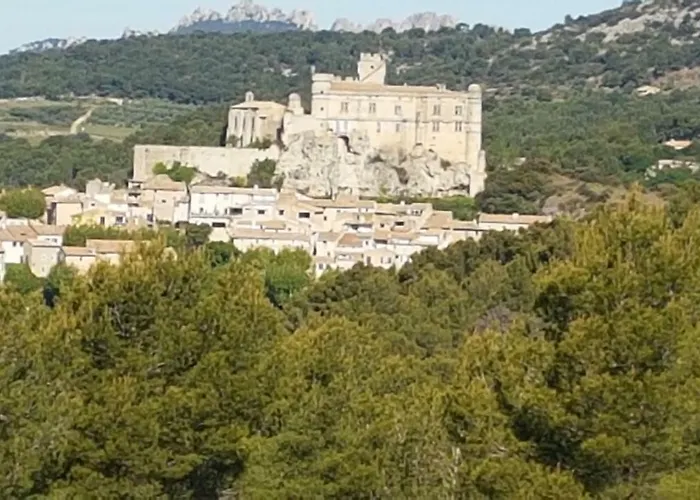 Villa Les Cigales du Ventoux à Le Barroux avec Piscine