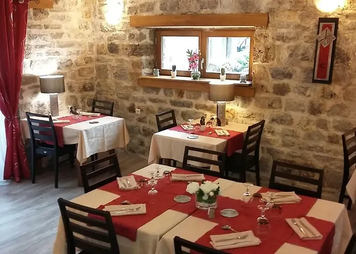 Gite la maison de Jules Sainte-Énimie avec Piscine