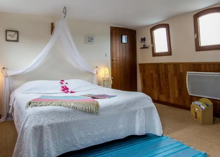 Hotel Péniche DJEBELLE à Bayonne