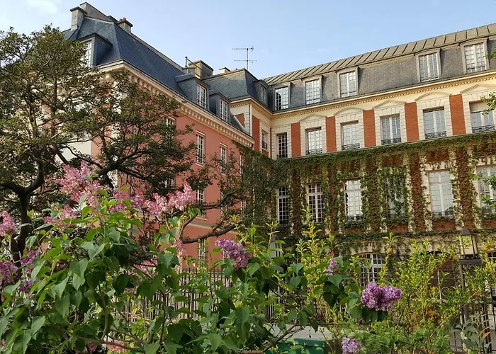 Assia & Nathalie - Luxury B&B Marais Paris