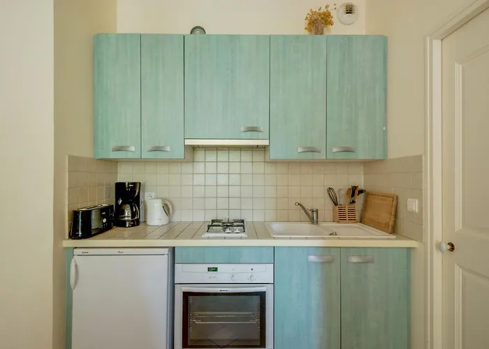 Secluded Holiday Home In Rustrel With Swimming Pool avec Piscine